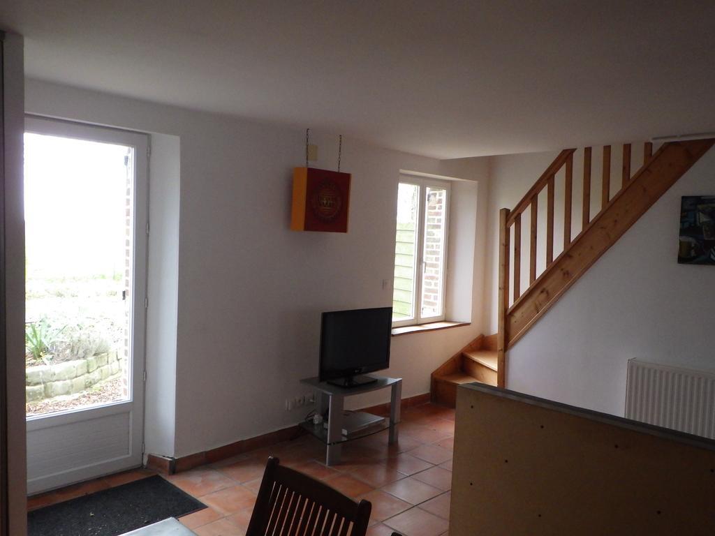 Les Gites Du Vieux Frene Longavesnes Habitación foto
